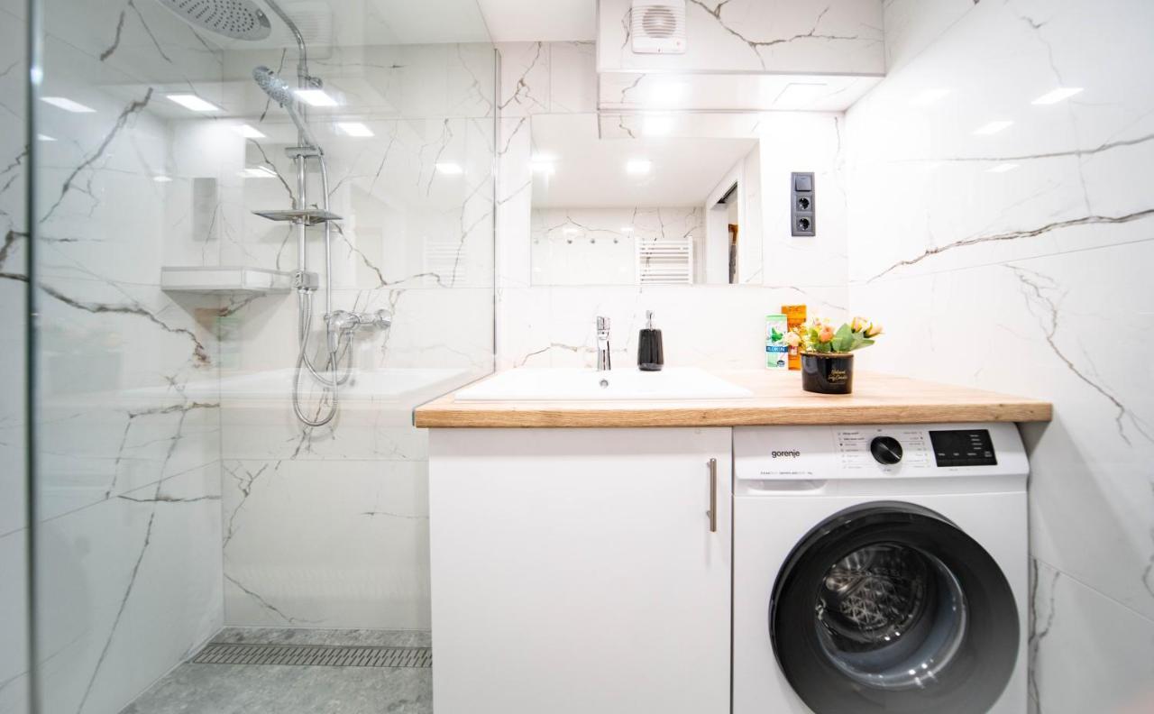 Apartament Free Parking Basilica Rob's - Ac, Wi-fi, Smart Tv